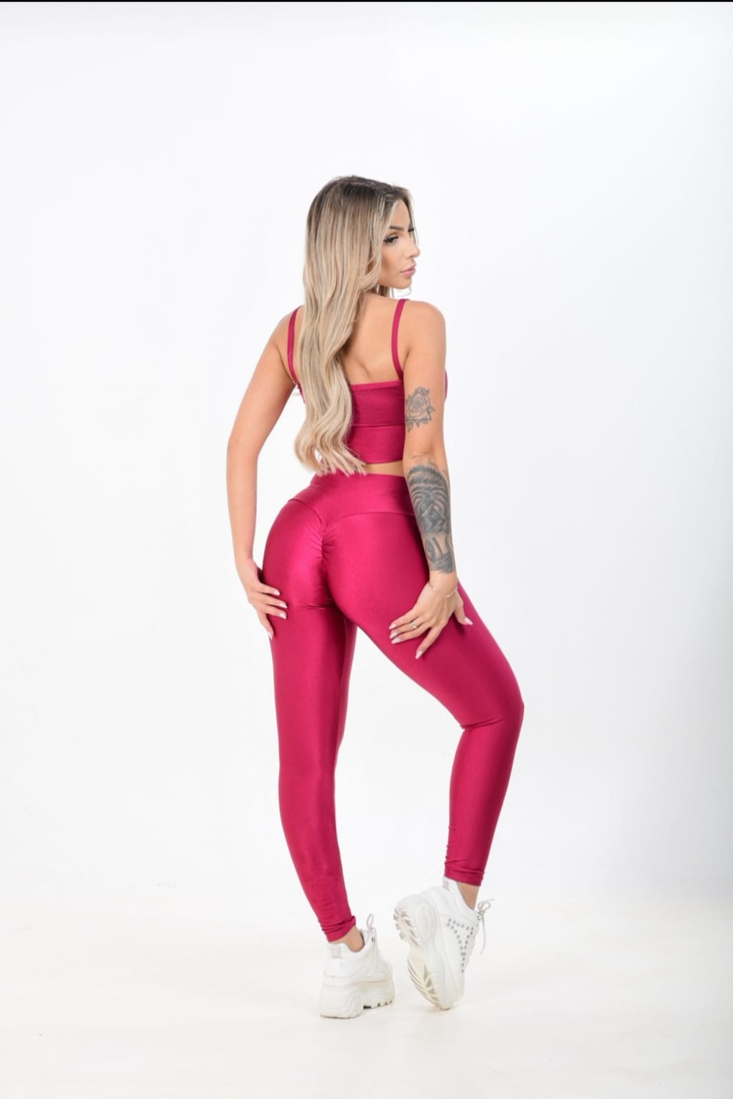 CONJUNTO CIRRE LISO EMPINADO